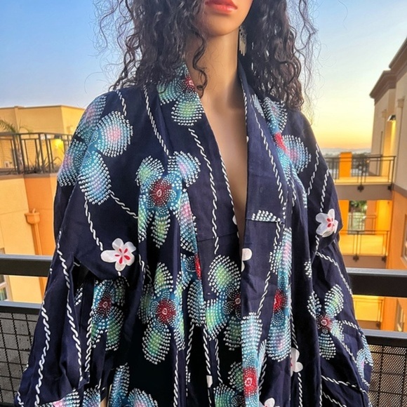 Vintage Handmade Japanese Navy Blue Kimono with Dotted Flowers - Picture 2 of 7